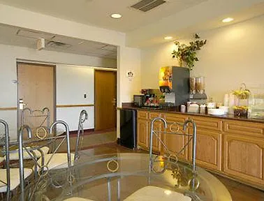 Super 8 by Wyndham Beaumont/I-10 S TX 